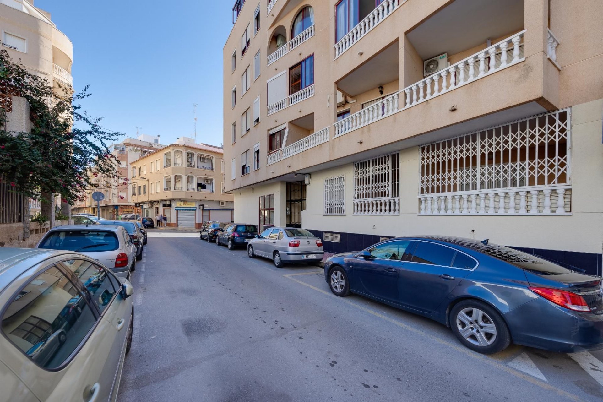 Rynek wtórny - Mieszkanie w bloku -
Torrevieja - Estacion de autobuses