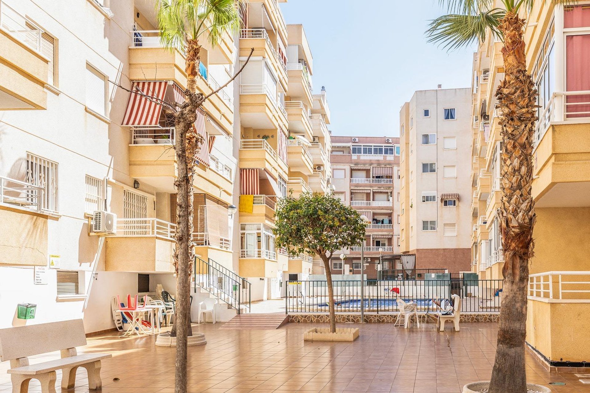 Rynek wtórny - Mieszkanie w bloku -
Torrevieja - Estacion de autobuses