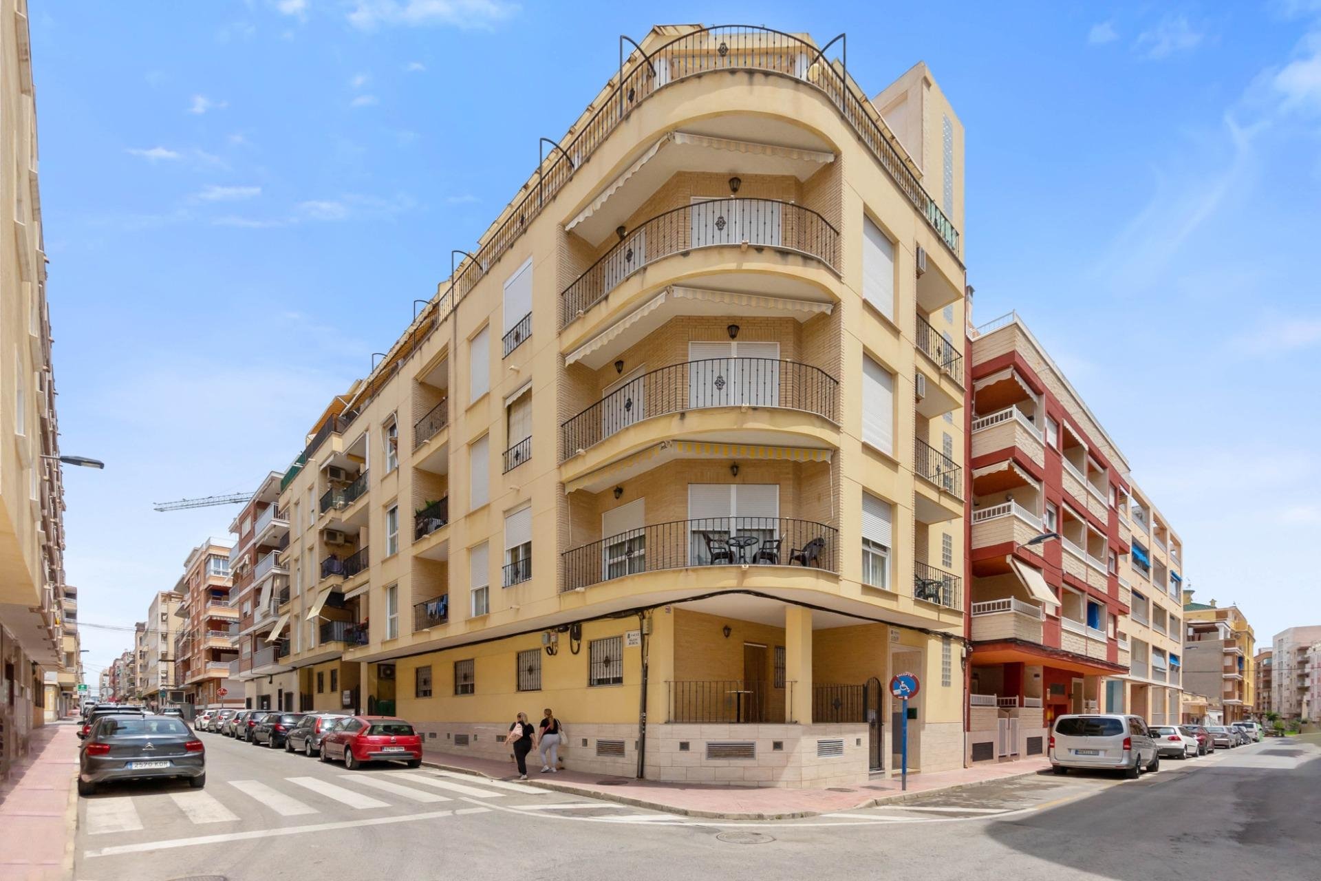 Rynek wtórny - Mieszkanie w bloku -
Torrevieja - Estacion de autobuses