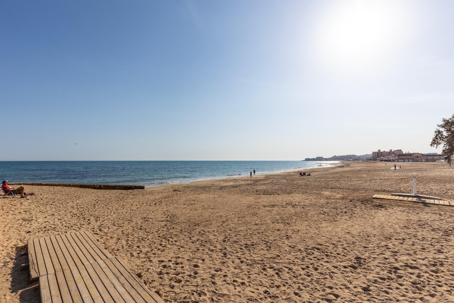 Rynek wtórny - Mieszkanie w bloku -
Torrevieja - La Mata pueblo