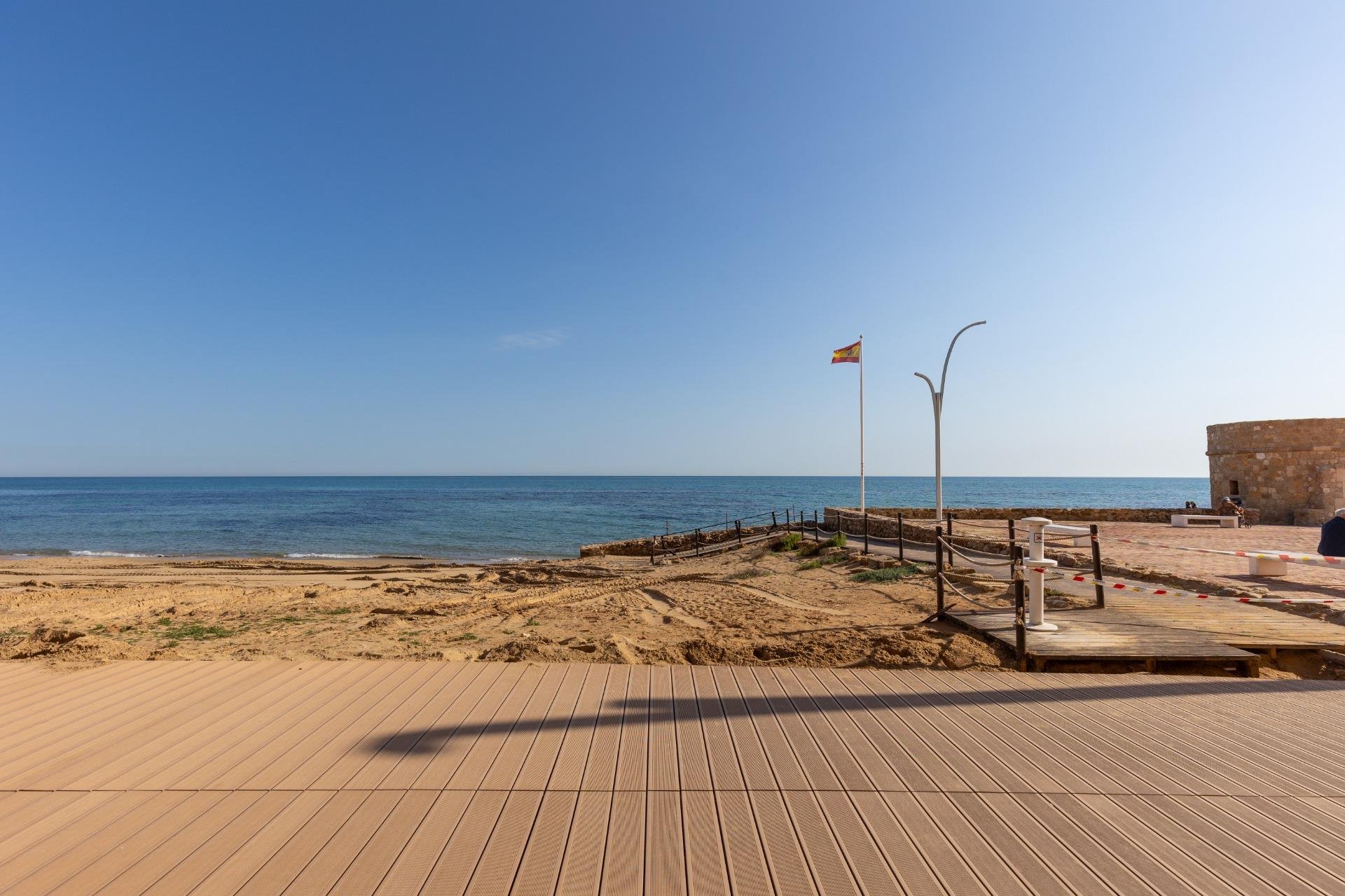 Rynek wtórny - Mieszkanie w bloku -
Torrevieja - La Mata pueblo