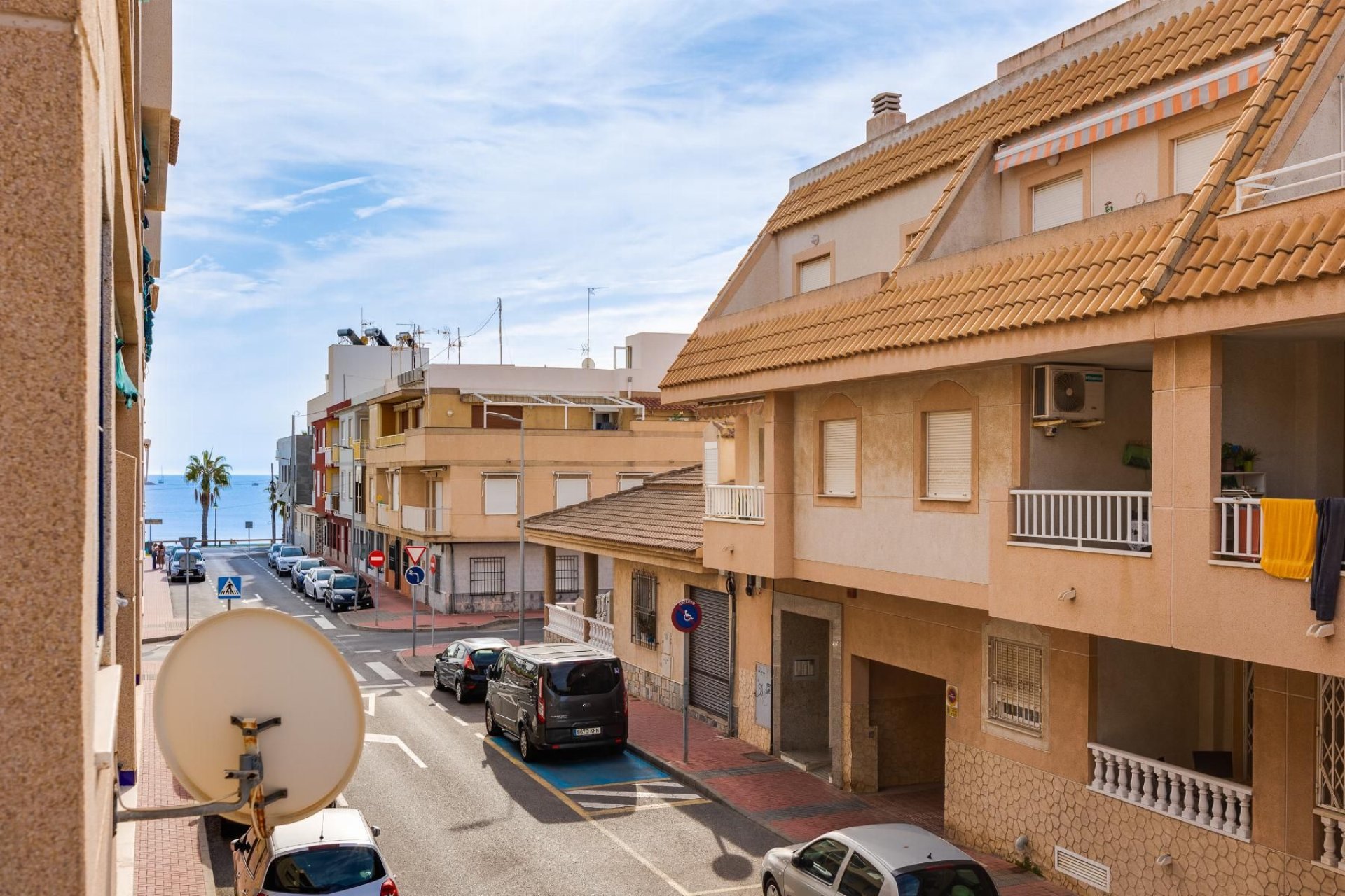 Rynek wtórny - Mieszkanie w bloku -
Torrevieja - Playa de los Naufragos