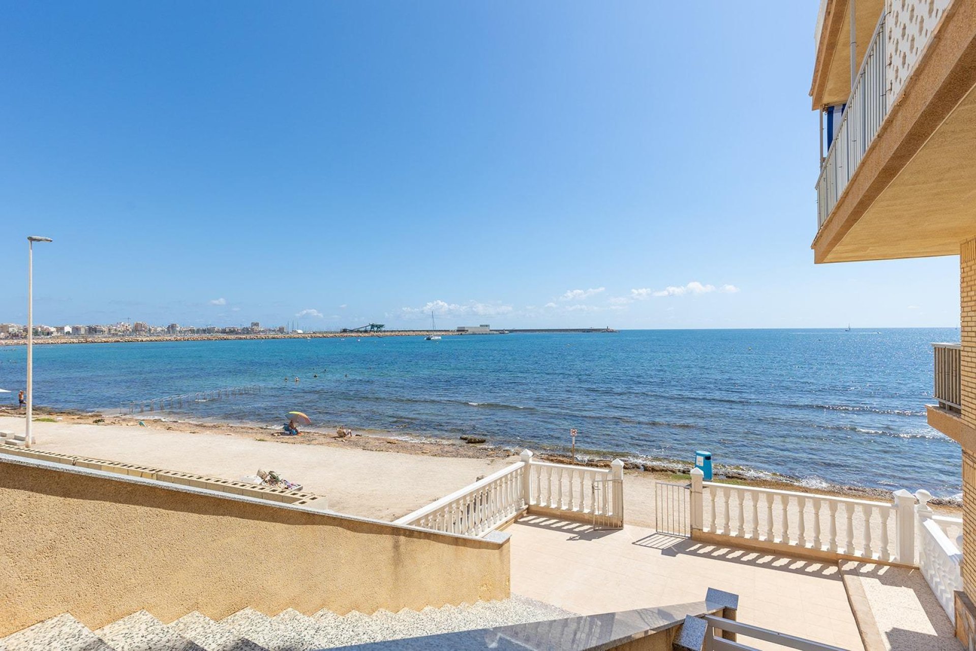 Rynek wtórny - Mieszkanie w bloku -
Torrevieja - Playa de los Naufragos