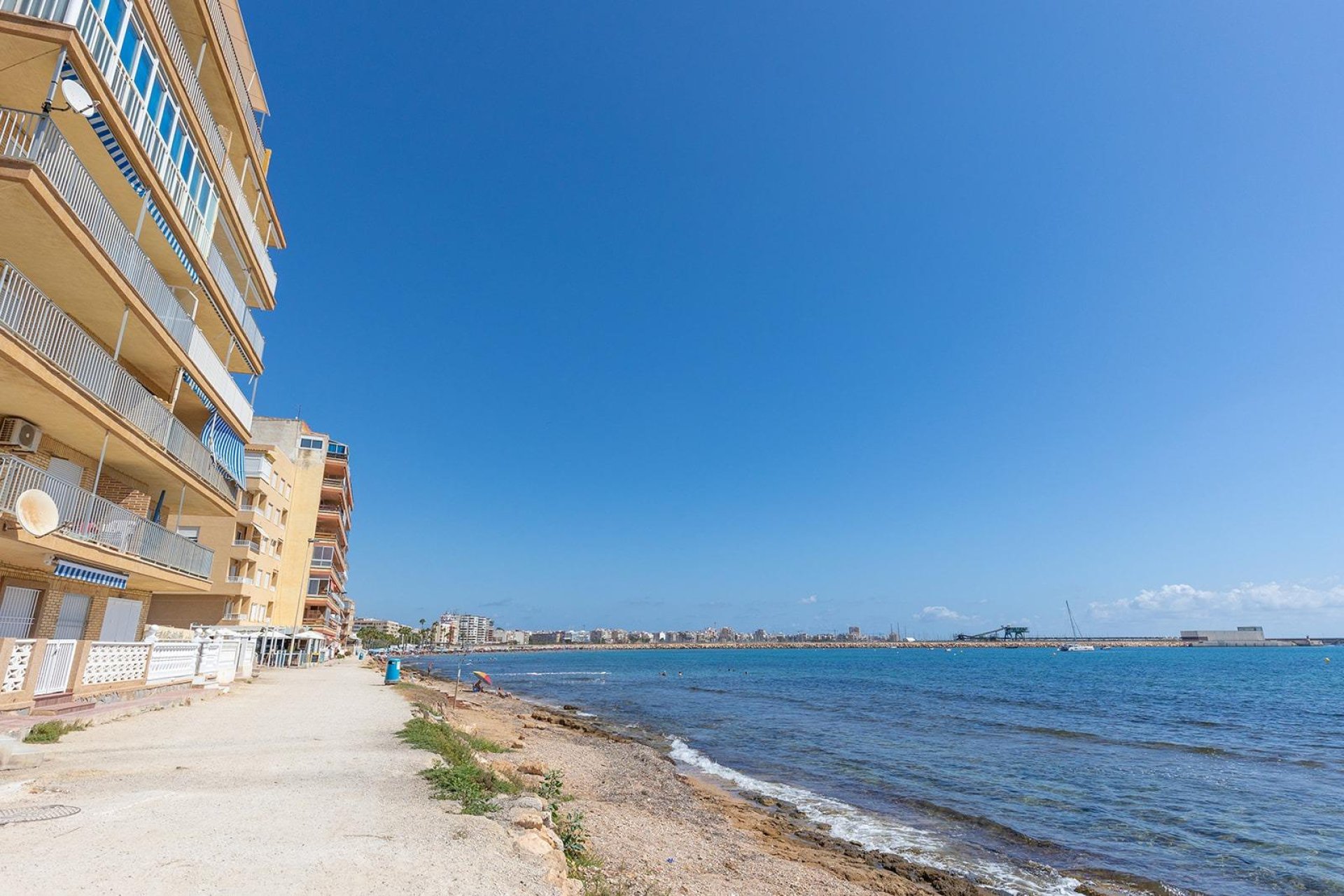 Rynek wtórny - Mieszkanie w bloku -
Torrevieja - Playa de los Naufragos