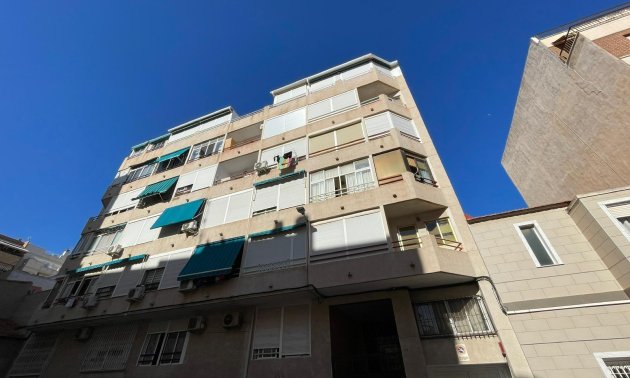 Study - Resale -
            Torrevieja - RC-60747