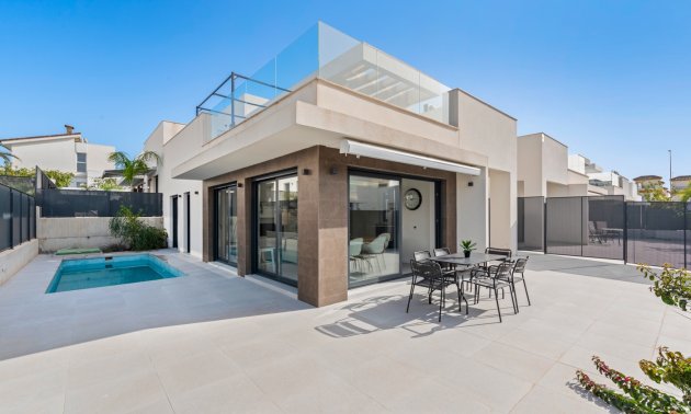 Townhouse - Resale - La Marina -
                La Marina - Urbanization