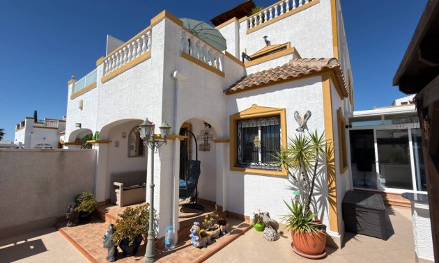 Townhouse - Resale - Los Montesinos -
                Entre Naranjos / Vistabella Golf