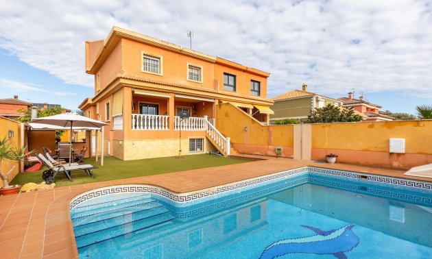 Townhouse - Resale -
            Torrevieja - 99RC-12423