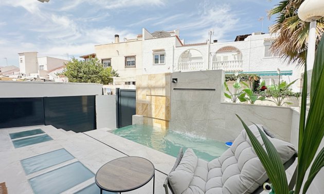 Townhouse / Terraced House - Rynek wtórny - Torrevieja -
                Torrevieja