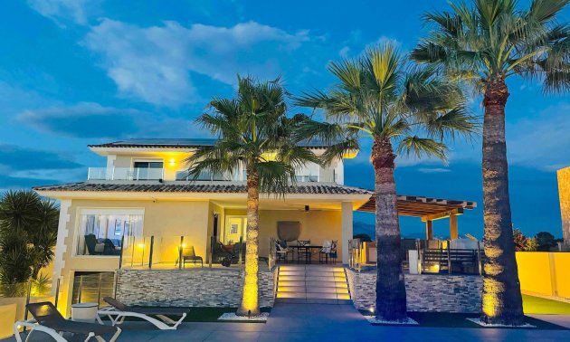 Villa - Resale - Alfas del Pí -
                pueblo