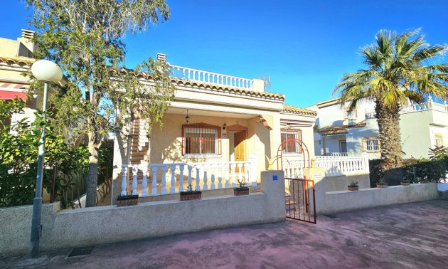 Villa - Resale - Algorfa -
                Montemar