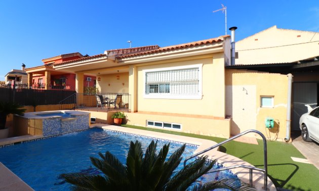 Villa - Resale - Almoradi -
                El Saladar