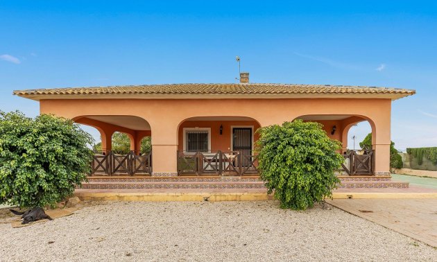 Villa - Resale - Dolores -
                Vereda del pozo