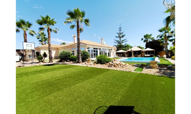 Villa - Resale - Gea Y Truyols -
                Urb Lo Santiago