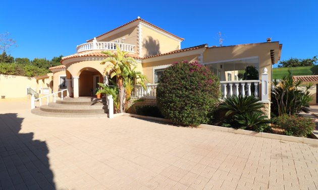 Villa - Resale - La Marina -
                La Escuera