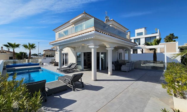 Villa - Resale - La Marina -
                La Marina - Urbanization