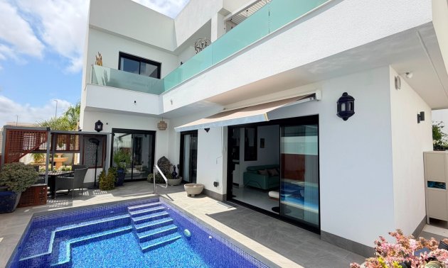 Villa - Resale - Los Montesinos - La Herrada