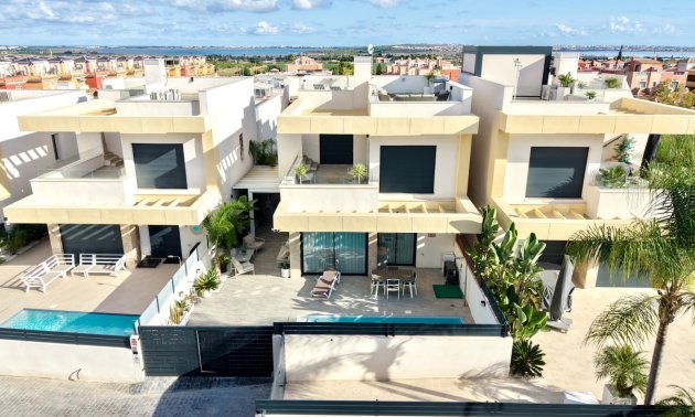 Villa - Resale - Los Montesinos -
                La Herrada