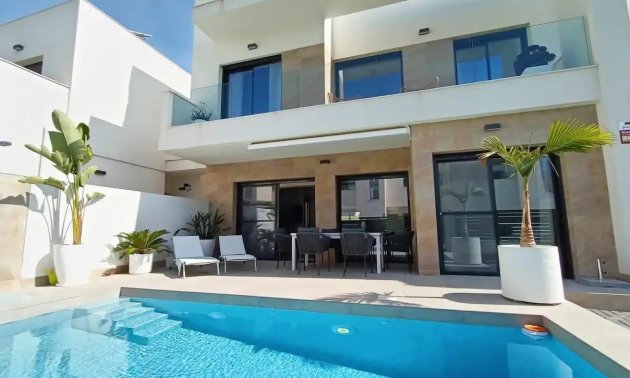 Villa - Resale - Los Montesinos - La Herrada