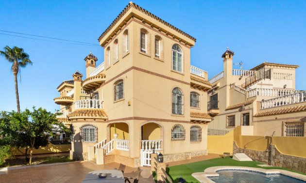 Villa - Resale - Orihuela Costa -
                La Florida