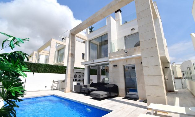 Villa - Resale - Orihuela Costa -
                Lomas de Cabo Roig