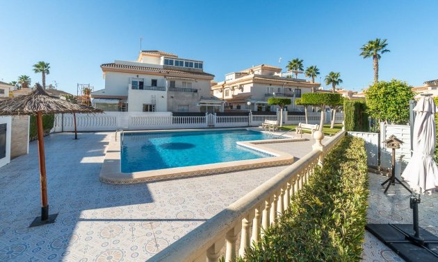 Villa - Resale - Orihuela Costa - Playa Flamenca