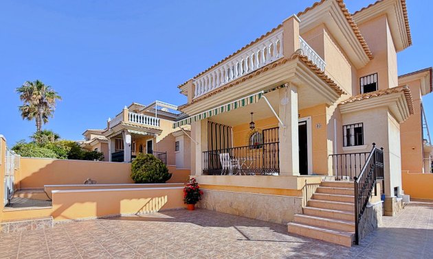 Villa - Resale - Orihuela Costa -
                Punta Prima