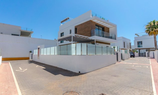 Villa - Resale - Orihuela Costa -
                Villamartin