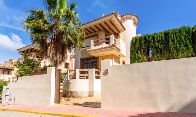 Villa - Resale - Orihuela Costa -
                Villamartin