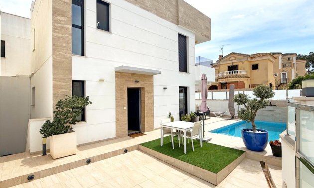 Villa - Resale - Orihuela Costa - Villamartin