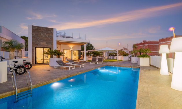 Villa - Resale - Orihuela Costa - Villamartin