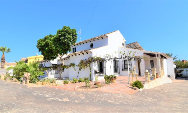 Villa - Resale - Orihuela Costa - Villamartin