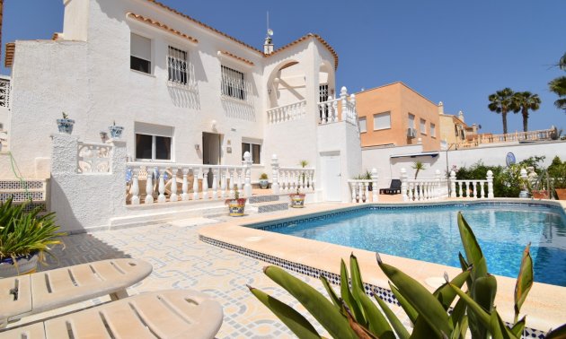 Villa - Resale - Orihuela Costa - Villamartin