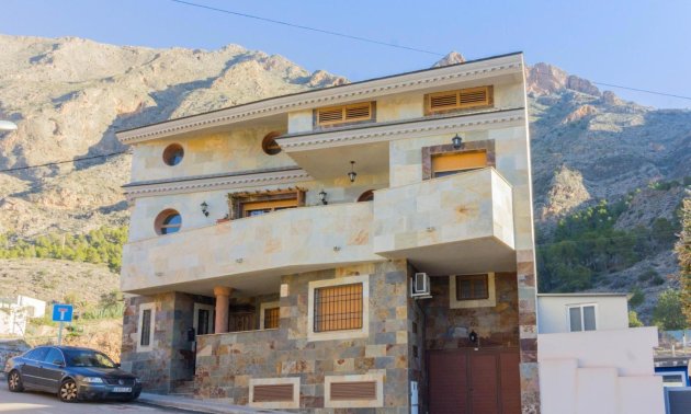 Villa - Resale - Redován -
                Redován