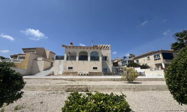 Villa - Resale - San Miguel de Salinas -
                Las Comunicaciones