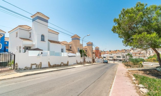 Villa - Resale - San Miguel de Salinas -
                Las filipinas