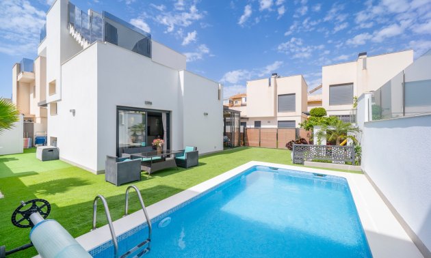 Villa - Resale - Torrevieja - Aguas Nuevas
