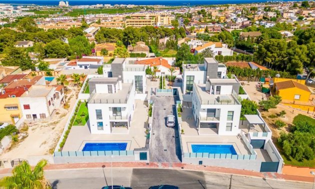 Villa - Resale - Torrevieja - Los Balcones - Los Altos del Edén