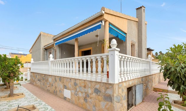 Villa - Resale - Torrevieja -
                Nueva Torrevieja