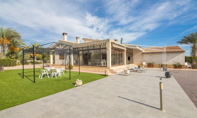 Villa - Reventa - Alicante -
                Corte Ingles