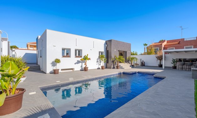 Villa - Reventa -
            Ciudad Quesada - RV-77645