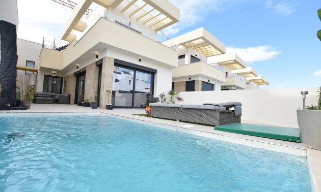 Villa - Reventa - Los Montesinos - La Herrada