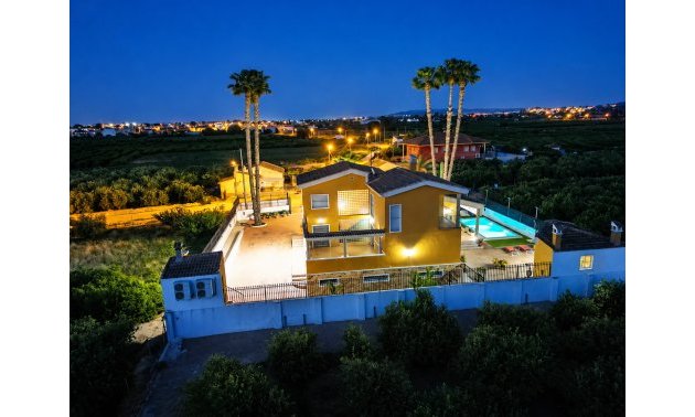 Villa - Reventa - Orihuela -
                CAMPO