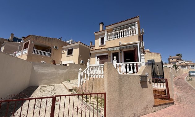 Villa - Reventa -
            Orihuela Costa - RV-68413