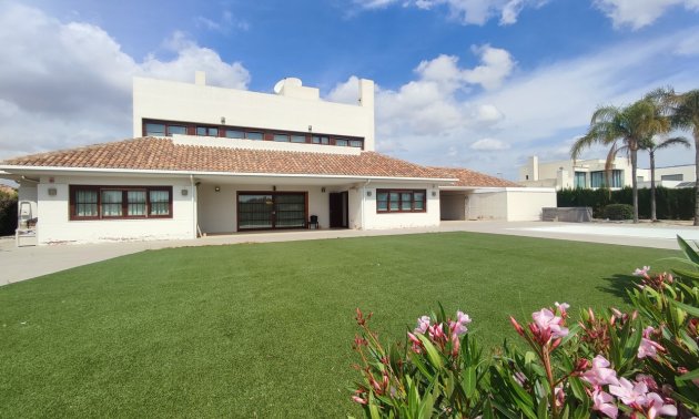 Villa - Reventa - Sucina -
                Peraleja Golf
