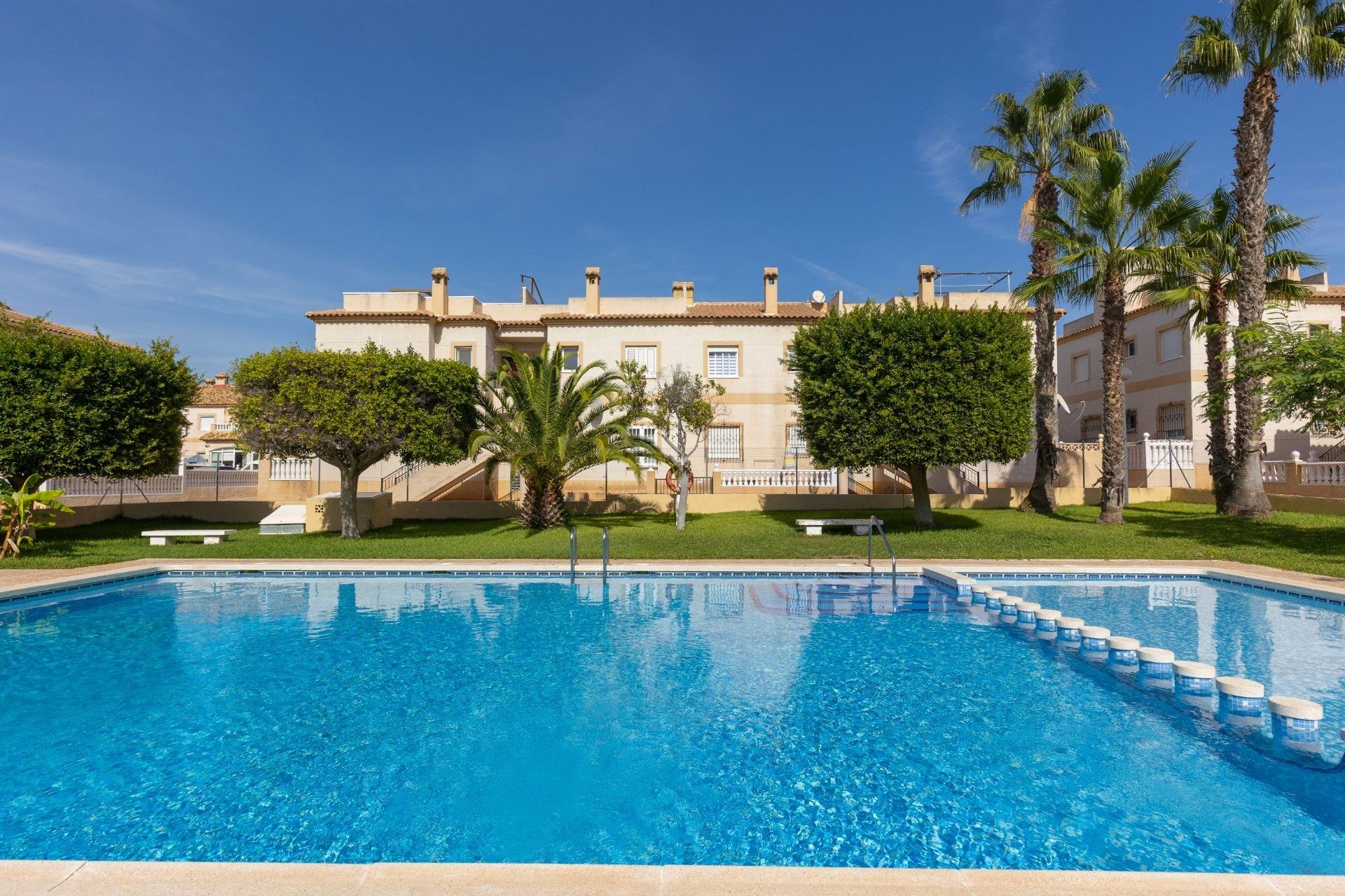 Wynajem długoterminowy - Bungalowy -
Torrevieja - Frutales - Rosaleda