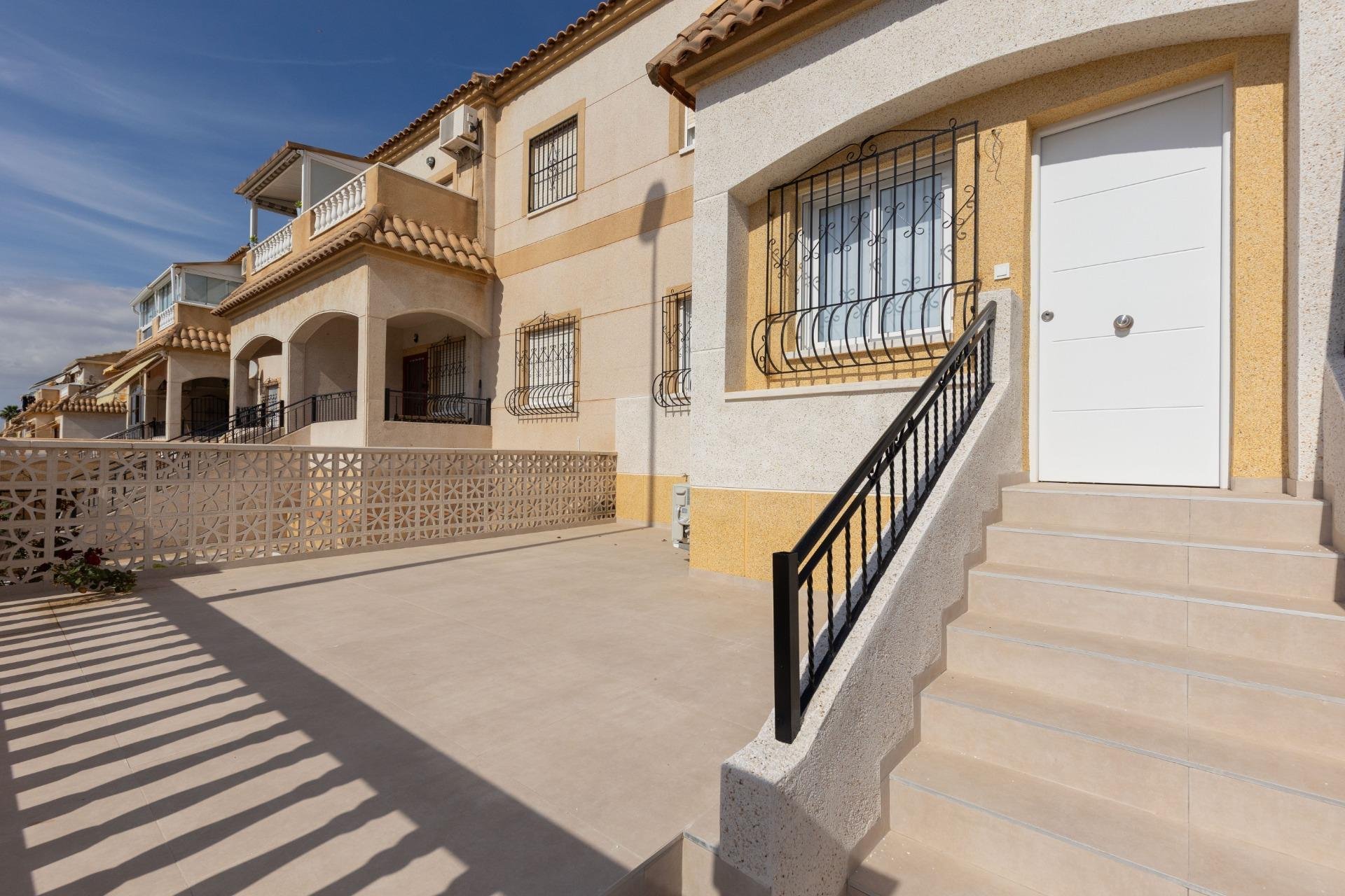 Wynajem długoterminowy - Bungalowy -
Torrevieja - Frutales - Rosaleda
