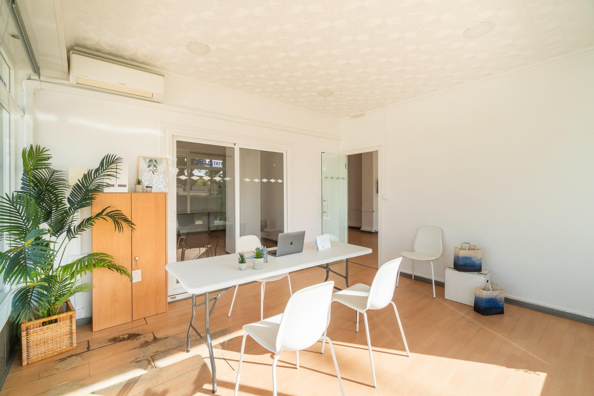 Wynajem długoterminowy - Lokal handlowy -
Orihuela Costa - La Zenia