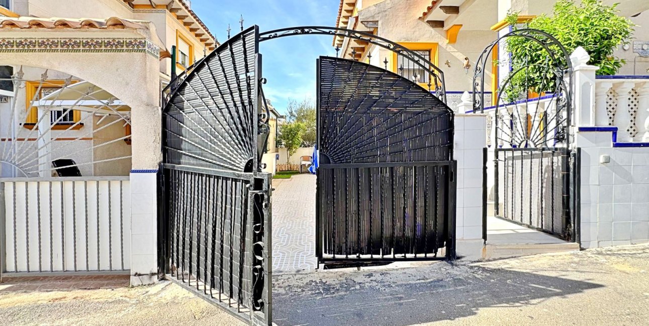 Resale - Townhouse -
Orihuela Costa - La Campana