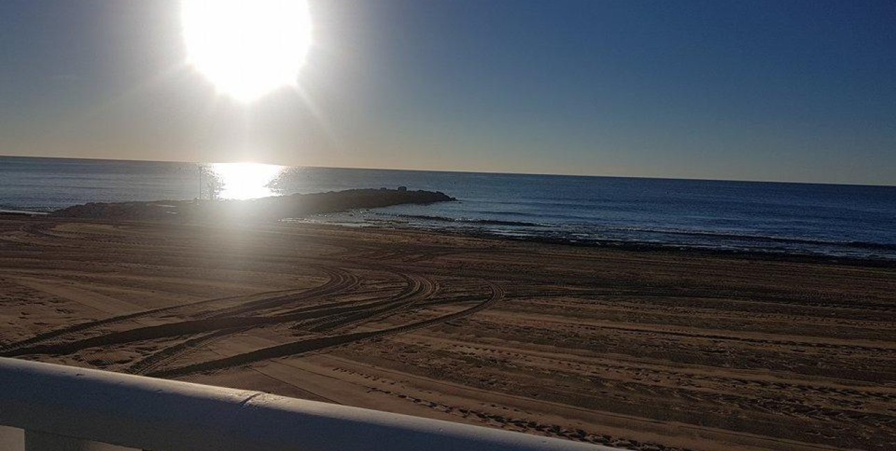 Wynajem długoterminowy - Mieszkanie w bloku -
Torrevieja - Playa de los Locos